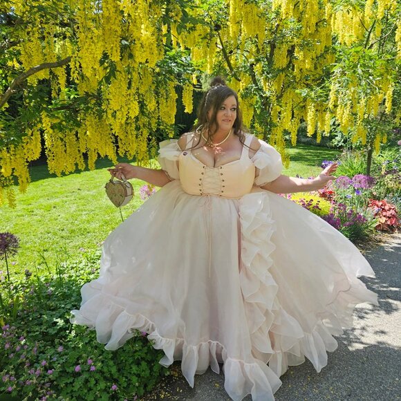 Selkie Peach Fuzz in Bloom Dress with train - 5x - Picture 5 of 6